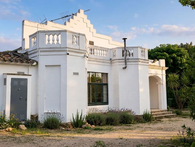 Ubebygd land til salgs i Barcelona by - € 950 000 (Ref: 9988205)