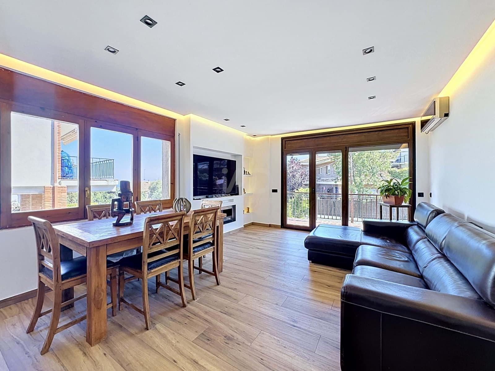 5 slaapkamer Huis te koop in Barcelona stad - € 620.000 (Ref: 9988210)