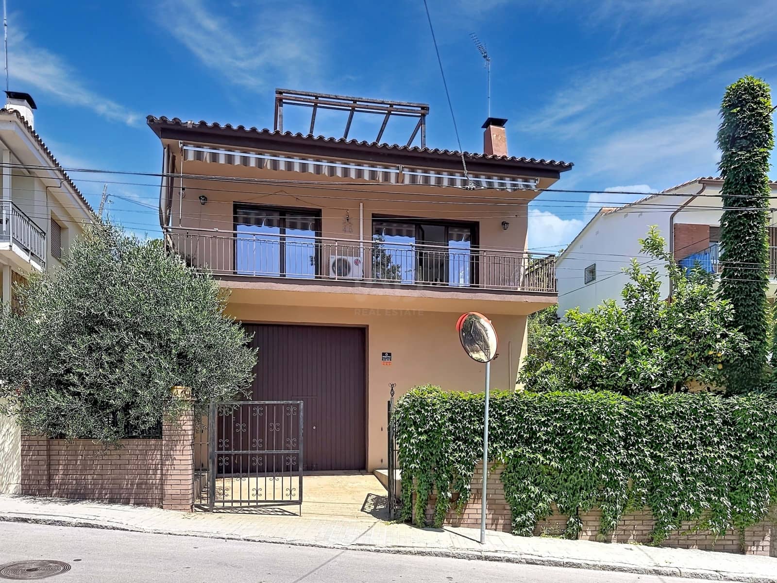 5 slaapkamer Huis te koop in Barcelona stad - € 620.000 (Ref: 9988210)