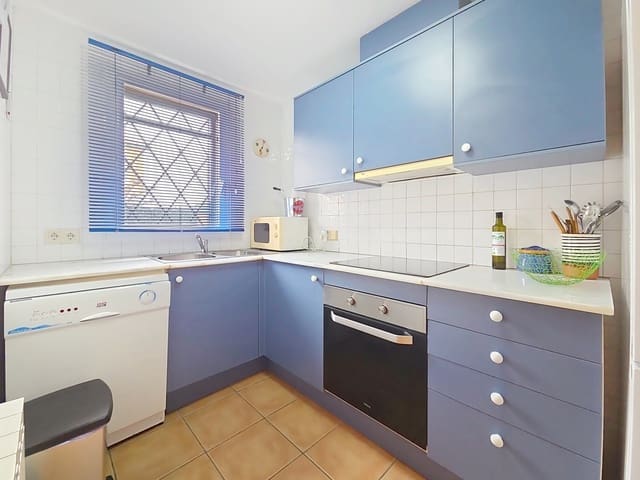 3 soveværelse Rækkehus til salg i Girona by med swimmingpool garage - € 410.000 (Ref: 9988212)