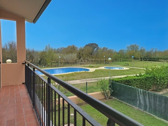 3 soveværelse Rækkehus til salg i Girona by med swimmingpool garage - € 410.000 (Ref: 9988212)