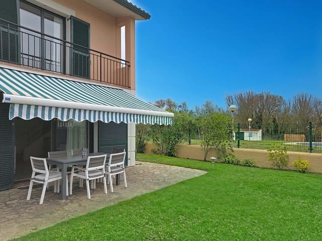 3 soveværelse Rækkehus til salg i Girona by med swimmingpool garage - € 410.000 (Ref: 9988212)