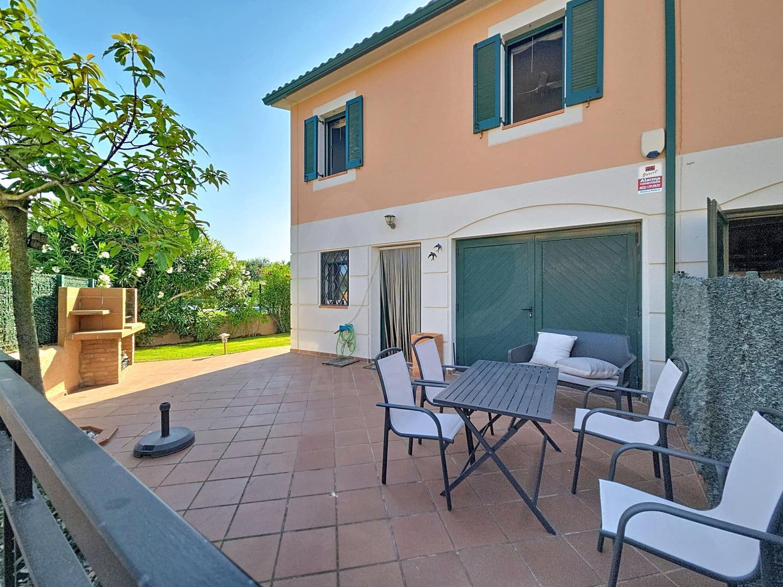3 soveværelse Rækkehus til salg i Girona by med swimmingpool garage - € 410.000 (Ref: 9988212)