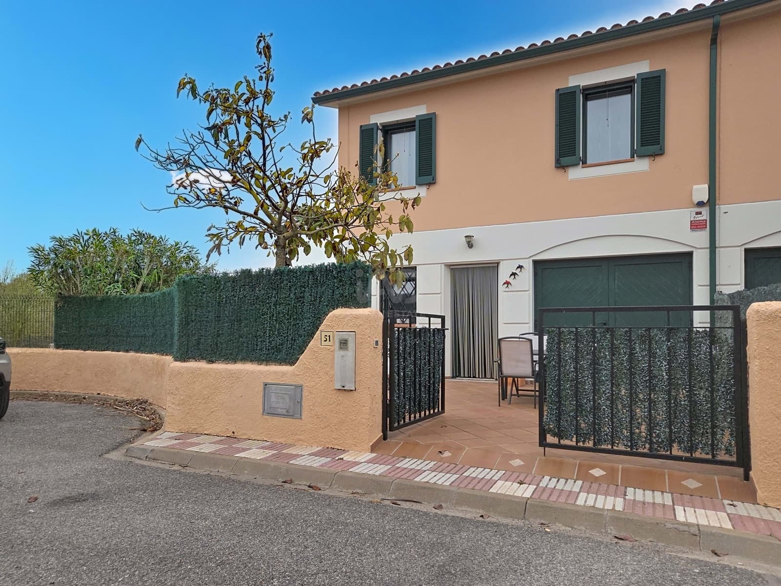 3 soveværelse Rækkehus til salg i Girona by med swimmingpool garage - € 410.000 (Ref: 9988212)