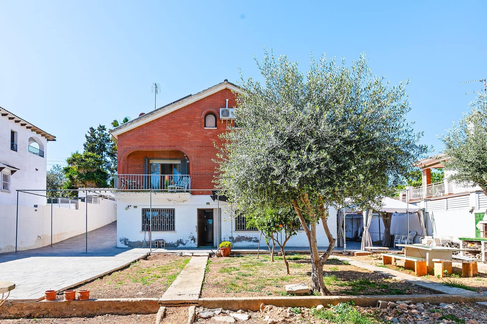 6 soverom Villa til salgs i Tarragona by - € 465 000 (Ref: 9988224)