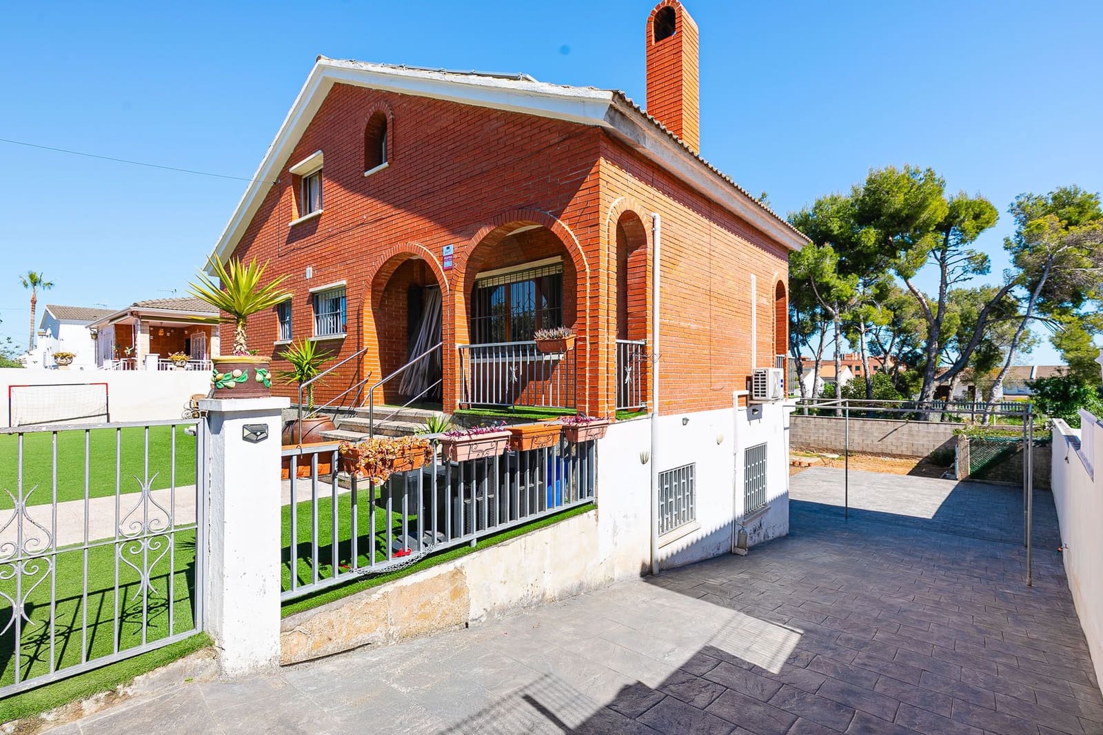 6 soverom Villa til salgs i Tarragona by - € 465 000 (Ref: 9988224)