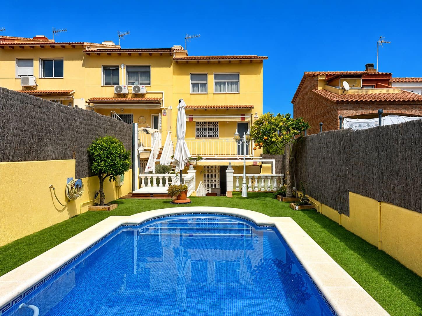 4 slaapkamer Rijtjeshuis te koop in Tarragona stad met zwembad garage - € 379.000 (Ref: 9988225)