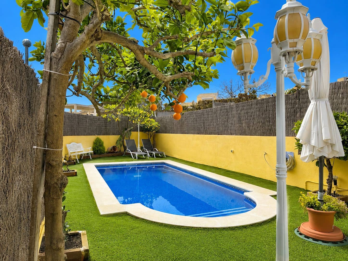 4 slaapkamer Rijtjeshuis te koop in Tarragona stad met zwembad garage - € 379.000 (Ref: 9988225)