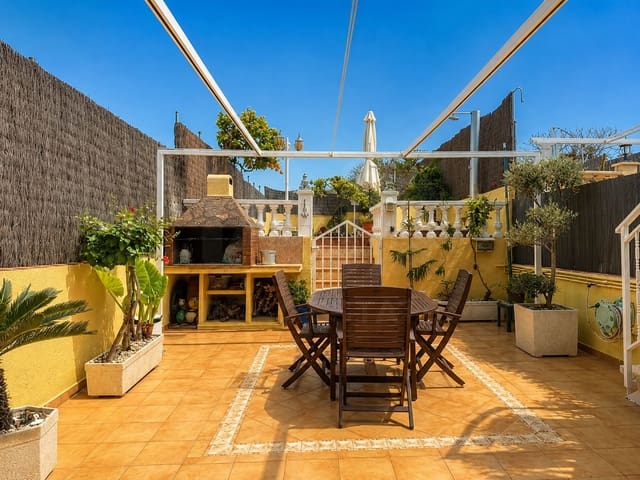 Adosado de 4 habitaciones en Calafell en venta con piscina garaje - 379.000 € (Ref: 9988225)