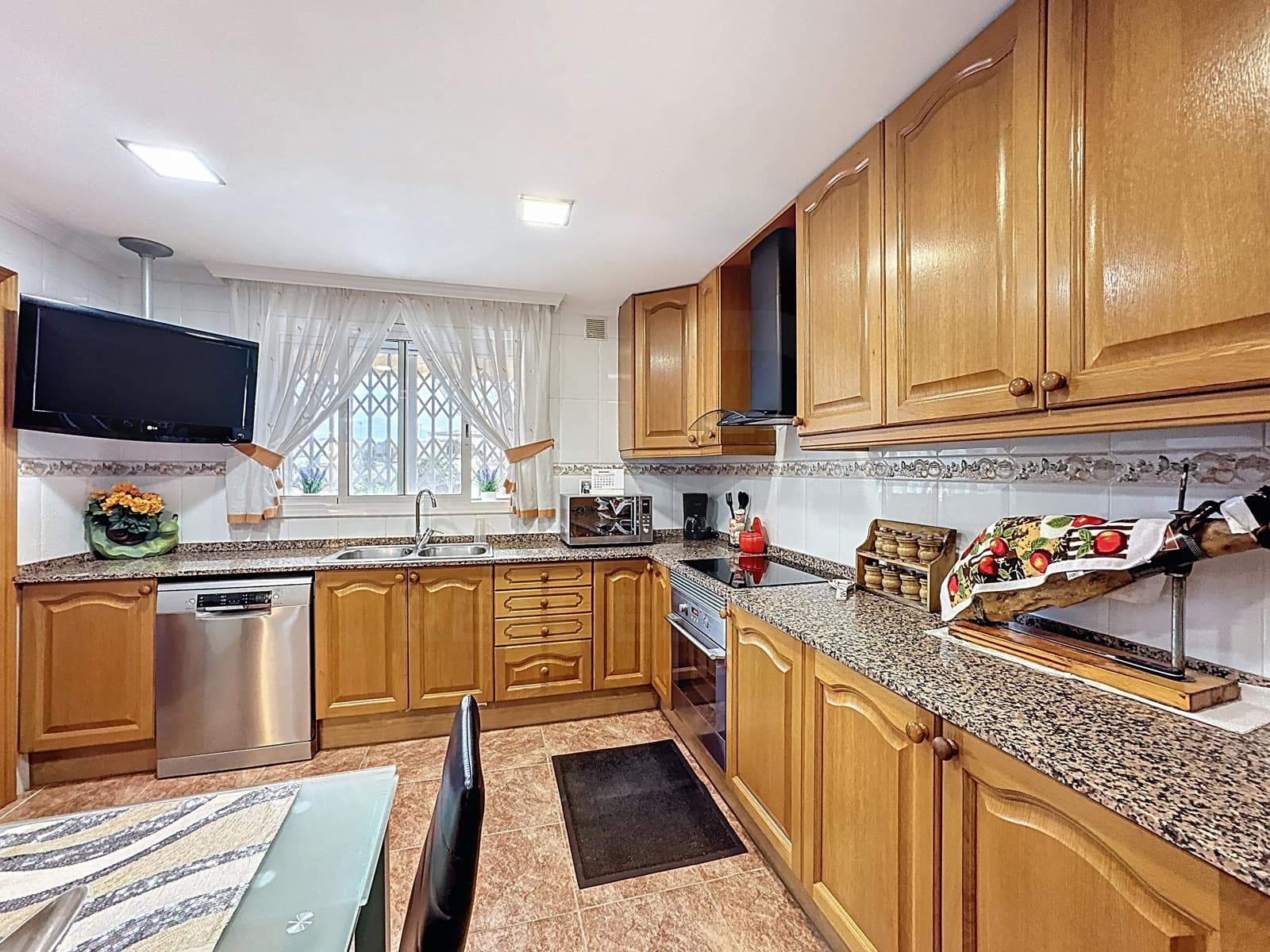 4 slaapkamer Rijtjeshuis te koop in Tarragona stad met zwembad garage - € 379.000 (Ref: 9988225)