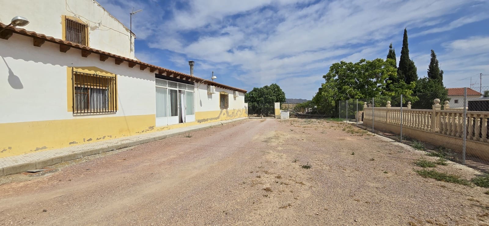 5 soveværelse Finca/Landehus til salg i Raspay med garage - € 300.000 (Ref: 9988226)