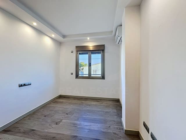 3 bedroom Apartment for sale in Puerto de Alcudia, Alcúdia - € 460,000 (Ref: 9988227)