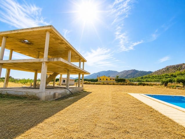 Finca/Herregård til salgs i Calasparra med svømmebasseng - € 125 000 (Ref: 9988230)