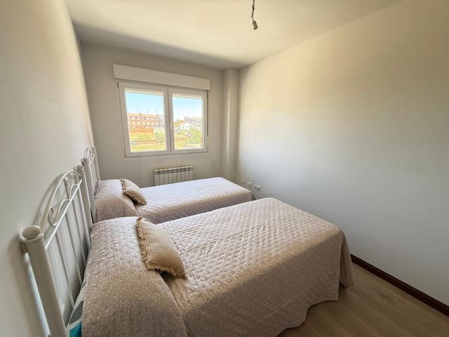3 bedroom Apartment for sale in León city with garage - € 99,000 (Ref: 9988236)