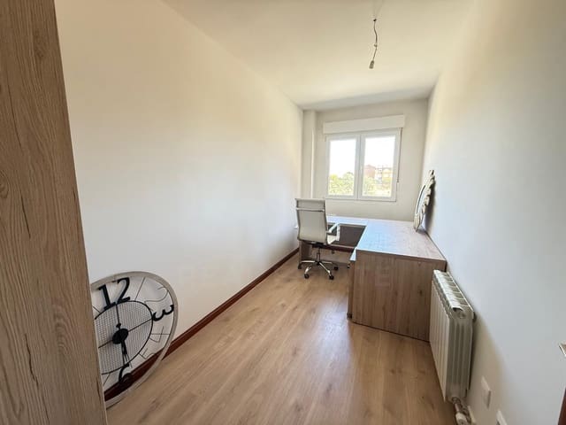 3 bedroom Apartment for sale in León city with garage - € 99,000 (Ref: 9988236)