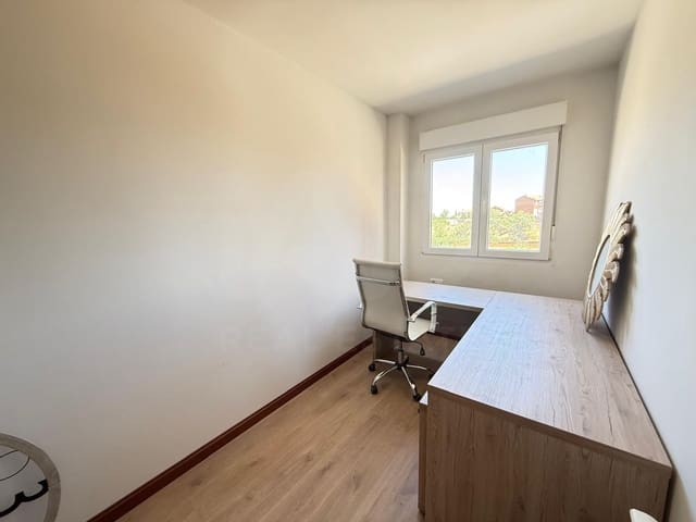 3 bedroom Apartment for sale in León city with garage - € 99,000 (Ref: 9988236)