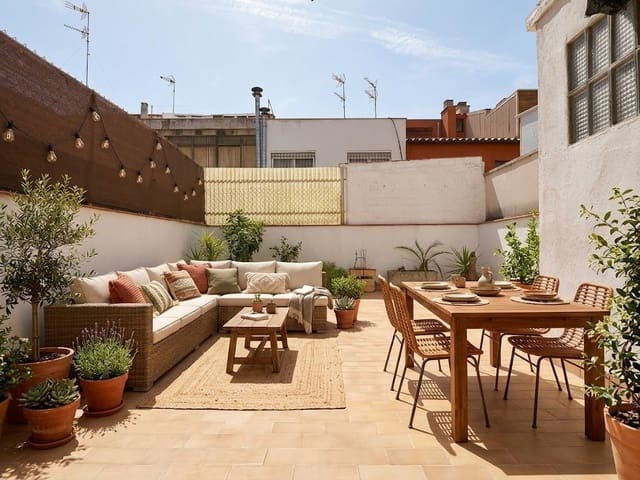 Adosado de 5 habitaciones en Vilanova i la Geltrú en venta con garaje - 497.000 € (Ref: 9988239)
