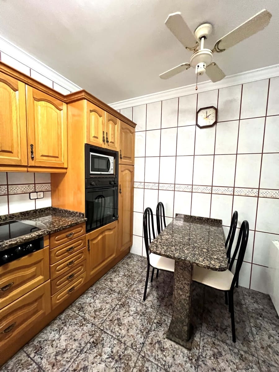 5 quarto Moradia em Banda para venda em Barcelona cidade com garagem - 497 000 € (Ref: 9988239)