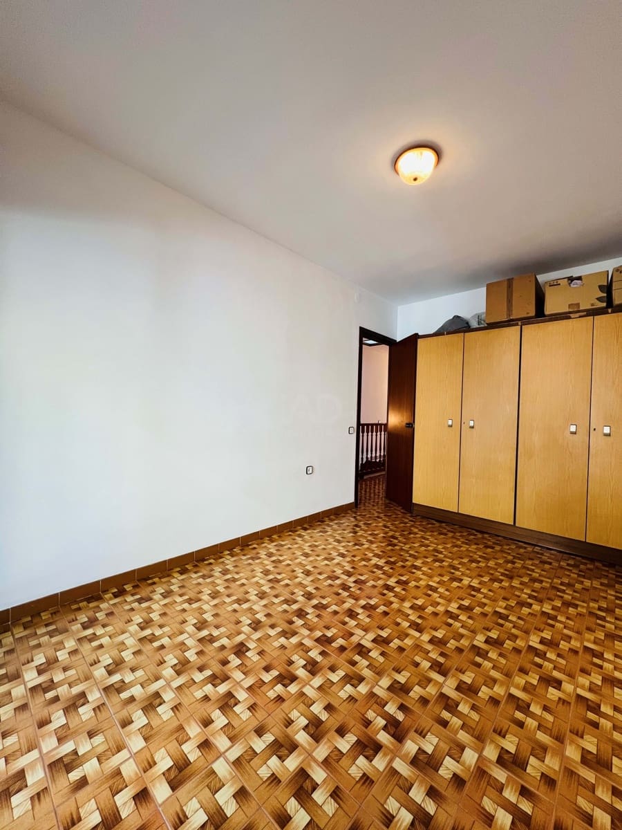 5 quarto Moradia em Banda para venda em Barcelona cidade com garagem - 497 000 € (Ref: 9988239)