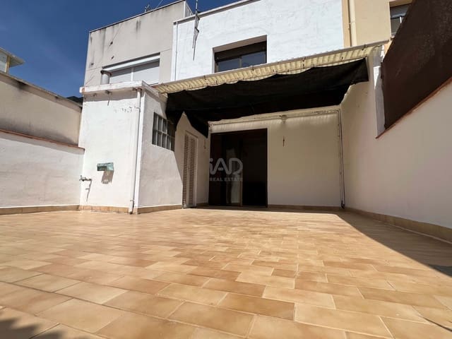 Adosado de 5 habitaciones en Vilanova i la Geltrú en venta con garaje - 497.000 € (Ref: 9988239)