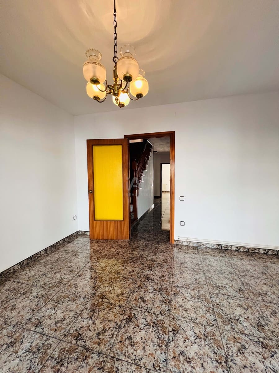 5 quarto Moradia em Banda para venda em Barcelona cidade com garagem - 497 000 € (Ref: 9988239)