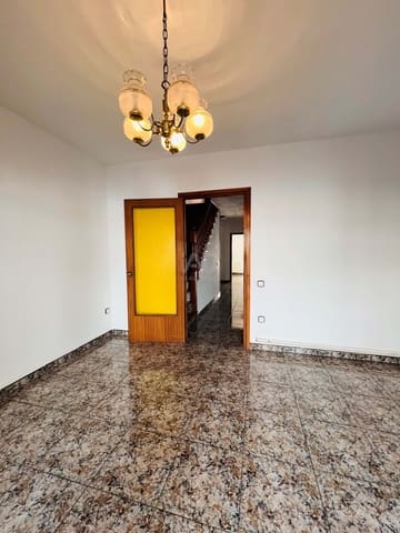 Adosado de 5 habitaciones en Vilanova i la Geltrú en venta con garaje - 497.000 € (Ref: 9988239)