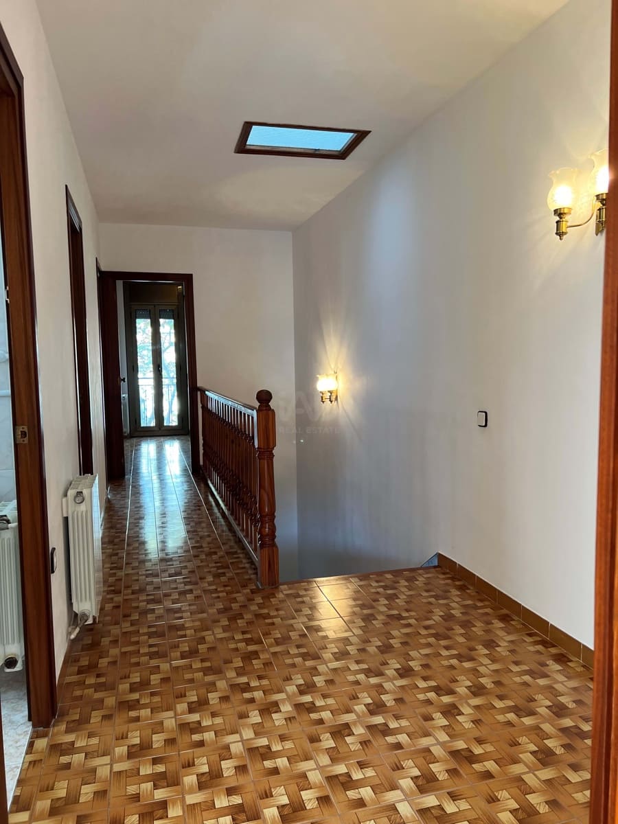 5 quarto Moradia em Banda para venda em Barcelona cidade com garagem - 497 000 € (Ref: 9988239)