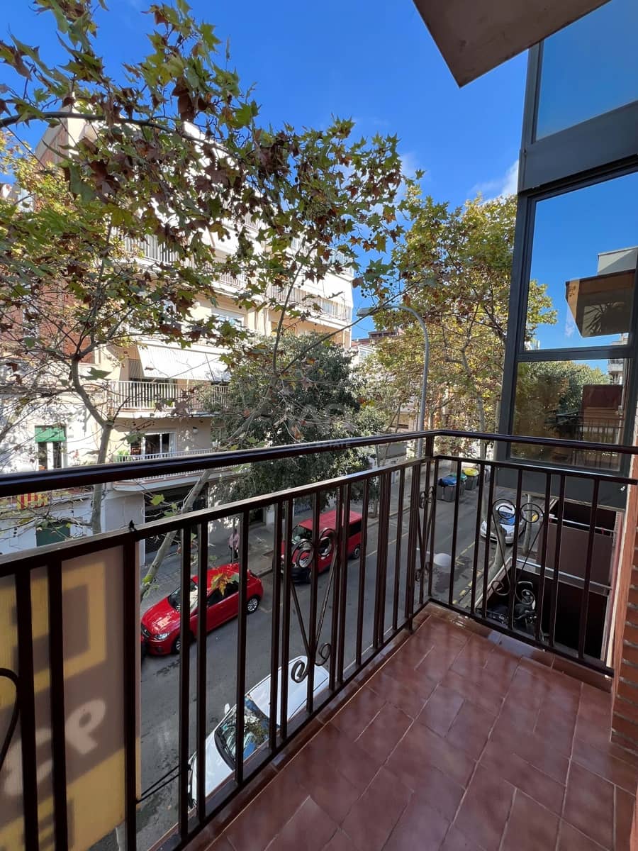 5 quarto Moradia em Banda para venda em Barcelona cidade com garagem - 497 000 € (Ref: 9988239)