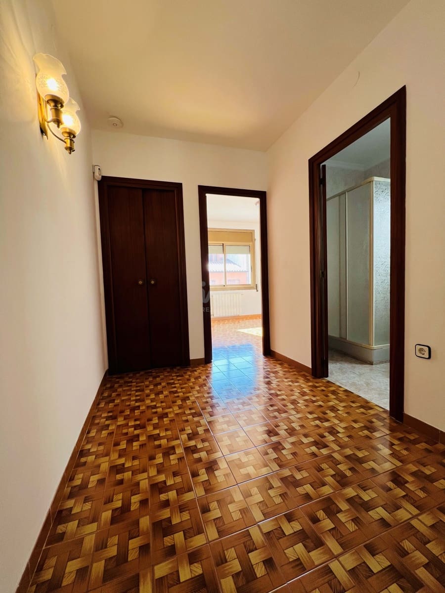 5 quarto Moradia em Banda para venda em Barcelona cidade com garagem - 497 000 € (Ref: 9988239)