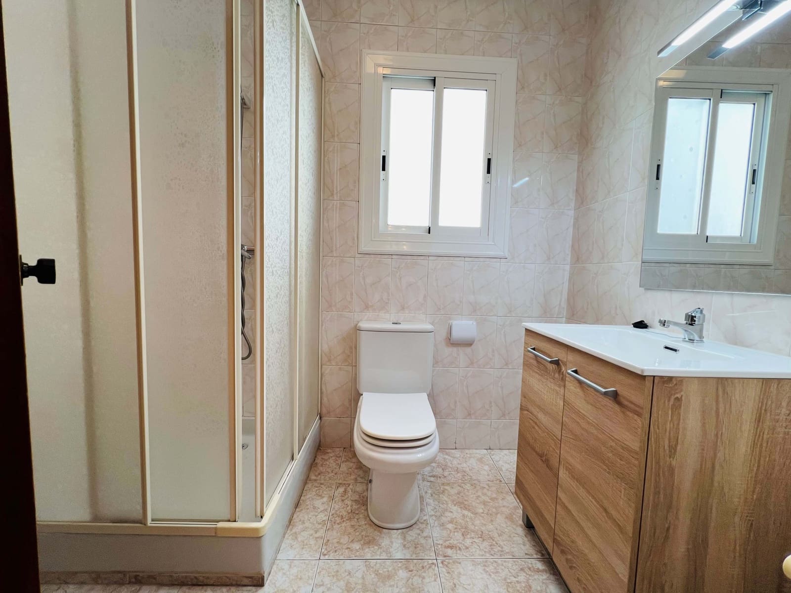 5 quarto Moradia em Banda para venda em Barcelona cidade com garagem - 497 000 € (Ref: 9988239)