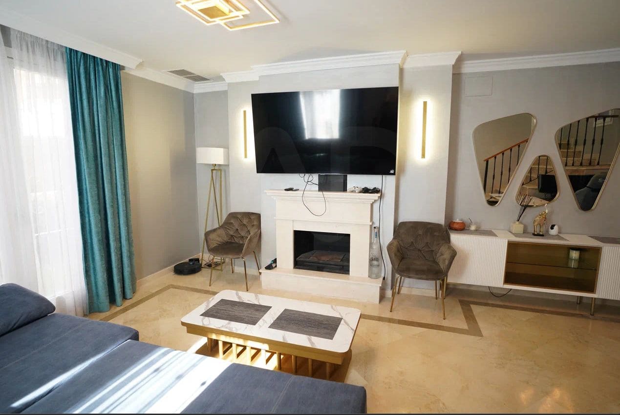 2 chambre Villa/Maison Mitoyenne à vendre à Nueva Andalucia avec garage - 699 000 € (Ref: 9988242)