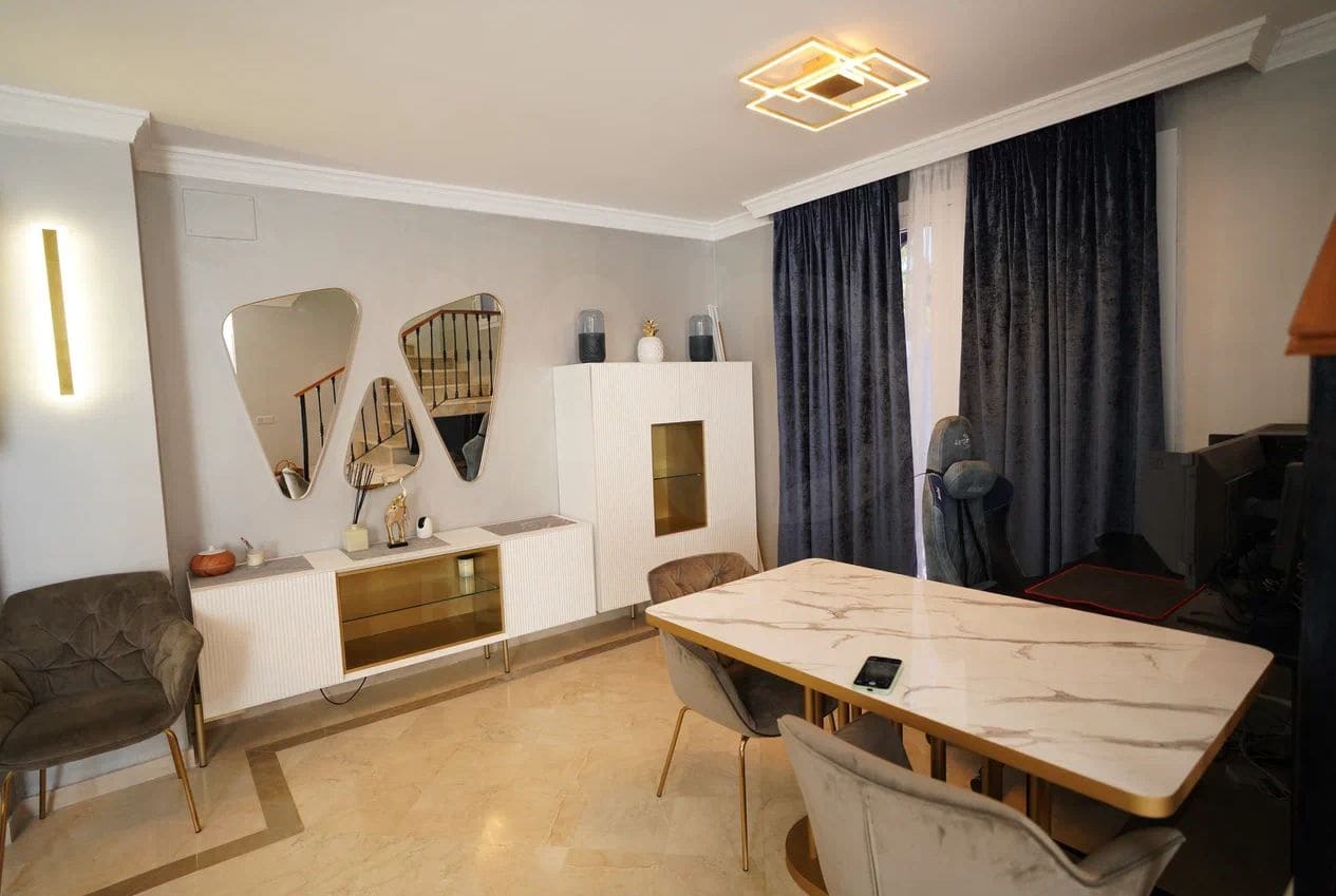 2 chambre Villa/Maison Mitoyenne à vendre à Nueva Andalucia avec garage - 699 000 € (Ref: 9988242)