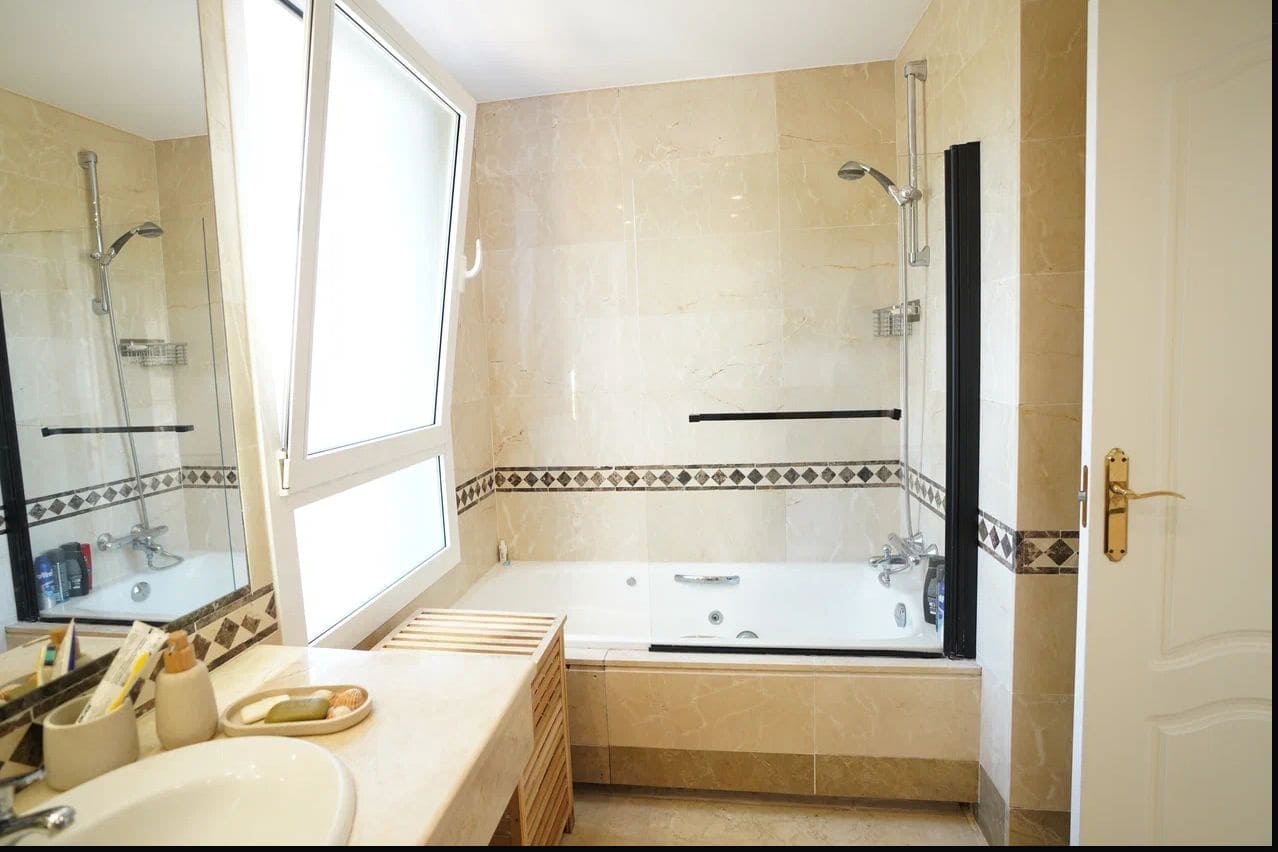 2 chambre Villa/Maison Mitoyenne à vendre à Nueva Andalucia avec garage - 699 000 € (Ref: 9988242)