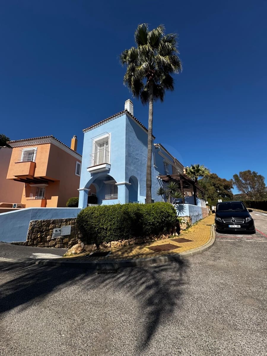2 chambre Villa/Maison Mitoyenne à vendre à Nueva Andalucia avec garage - 699 000 € (Ref: 9988242)