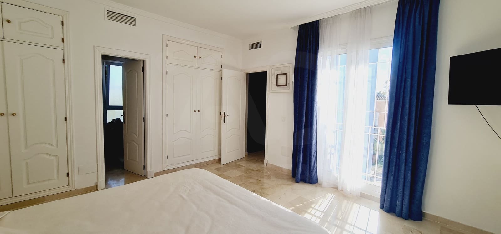 2 chambre Villa/Maison Mitoyenne à vendre à Nueva Andalucia avec garage - 699 000 € (Ref: 9988242)