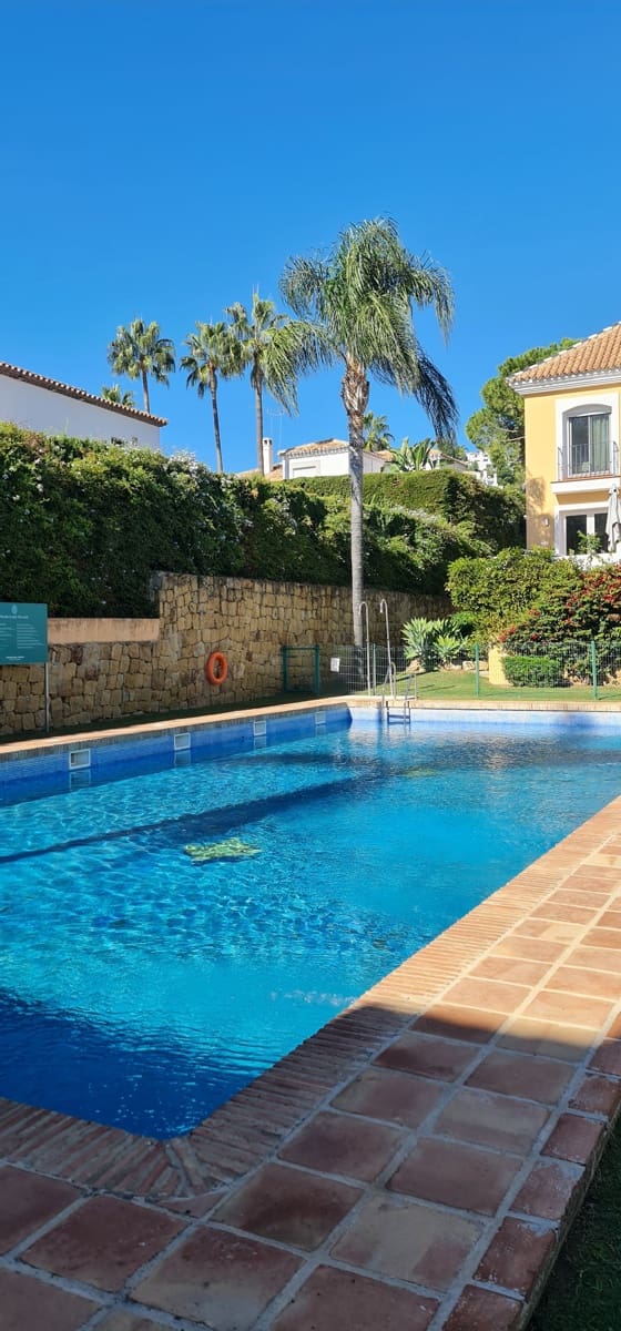 2 chambre Villa/Maison Mitoyenne à vendre à Nueva Andalucia avec garage - 699 000 € (Ref: 9988242)
