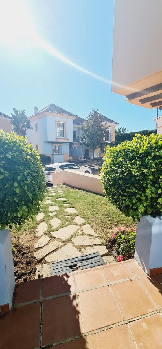 2 chambre Villa/Maison Mitoyenne à vendre à Nueva Andalucia avec garage - 699 000 € (Ref: 9988242)