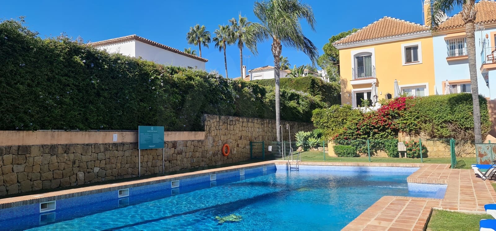 2 chambre Villa/Maison Mitoyenne à vendre à Nueva Andalucia avec garage - 699 000 € (Ref: 9988242)