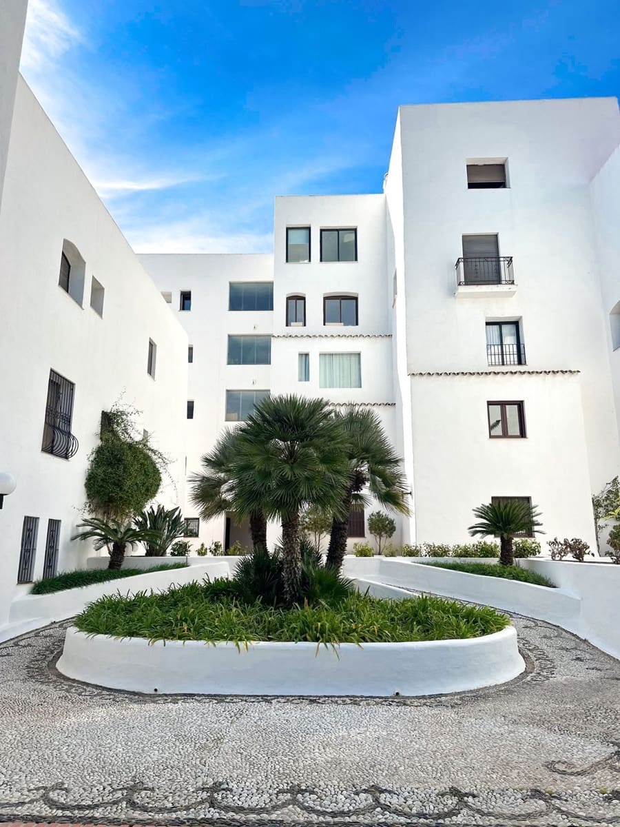 2 soverom Leilighet til salgs i Marbella med svømmebasseng garasje - € 1 100 000 (Ref: 9988243)