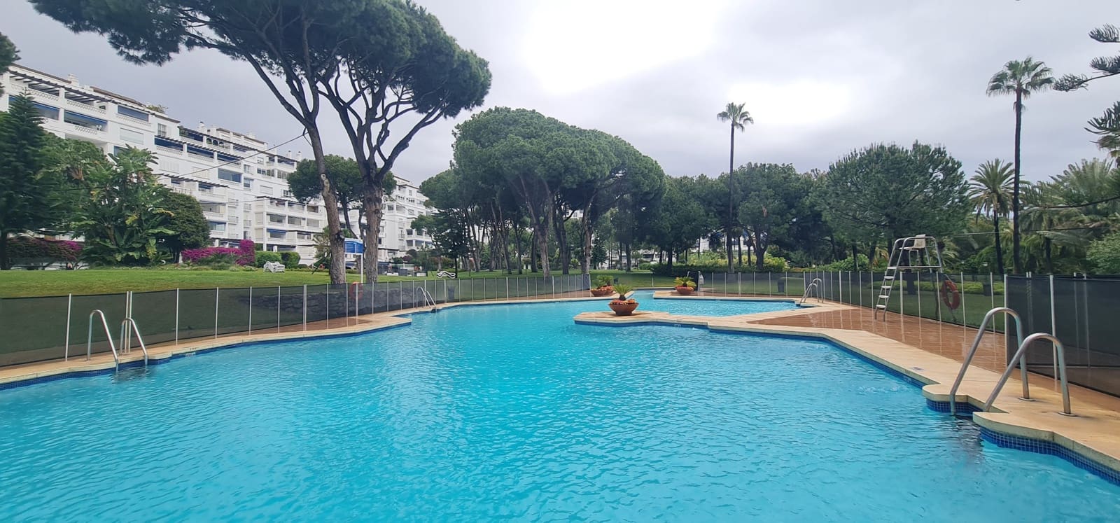 2 soverom Leilighet til salgs i Marbella med svømmebasseng garasje - € 1 100 000 (Ref: 9988243)