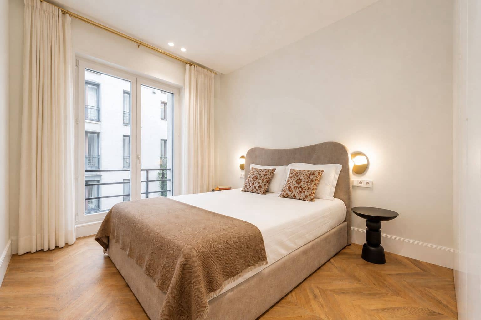 2 soveværelse Lejlighed til salg i Madrid by - € 1.490.000 (Ref: 9988245)
