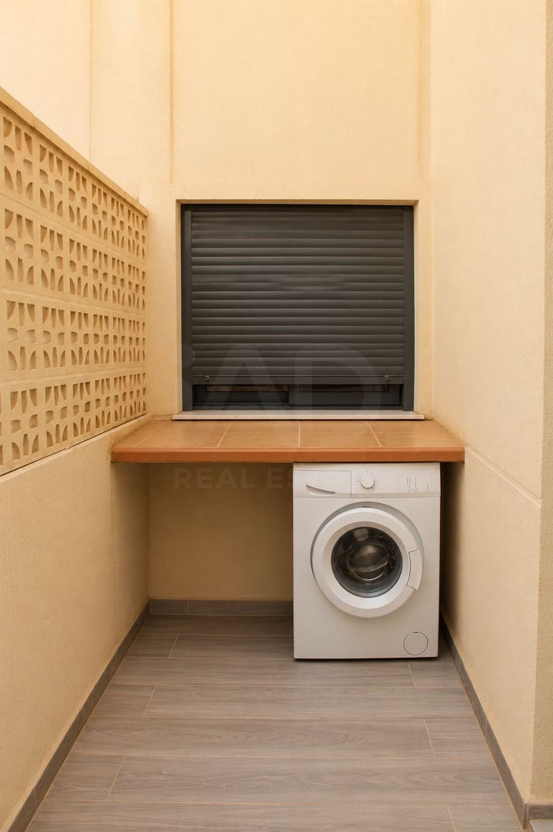 2 Zimmer Apartment zu verkaufen in Almeria Stadt mit Pool Garage - 175.000 € (Ref: 9988256)