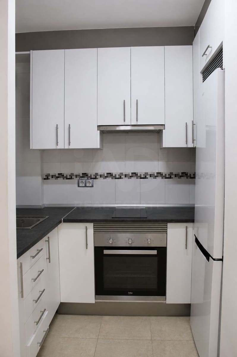 2 Zimmer Apartment zu verkaufen in Almeria Stadt mit Pool Garage - 175.000 € (Ref: 9988256)