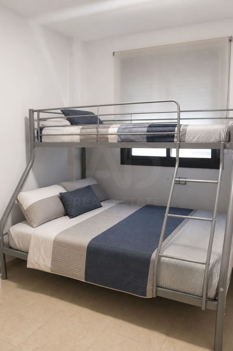 2 Zimmer Apartment zu verkaufen in Almeria Stadt mit Pool Garage - 175.000 € (Ref: 9988256)
