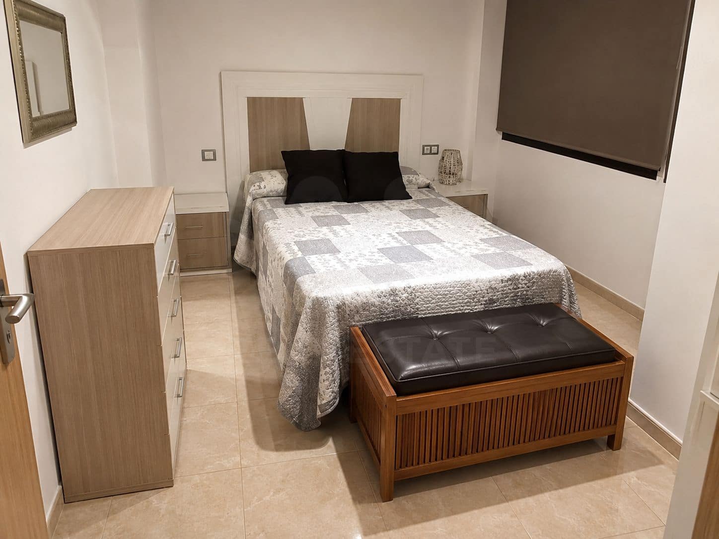 2 Zimmer Apartment zu verkaufen in Almeria Stadt mit Pool Garage - 175.000 € (Ref: 9988256)