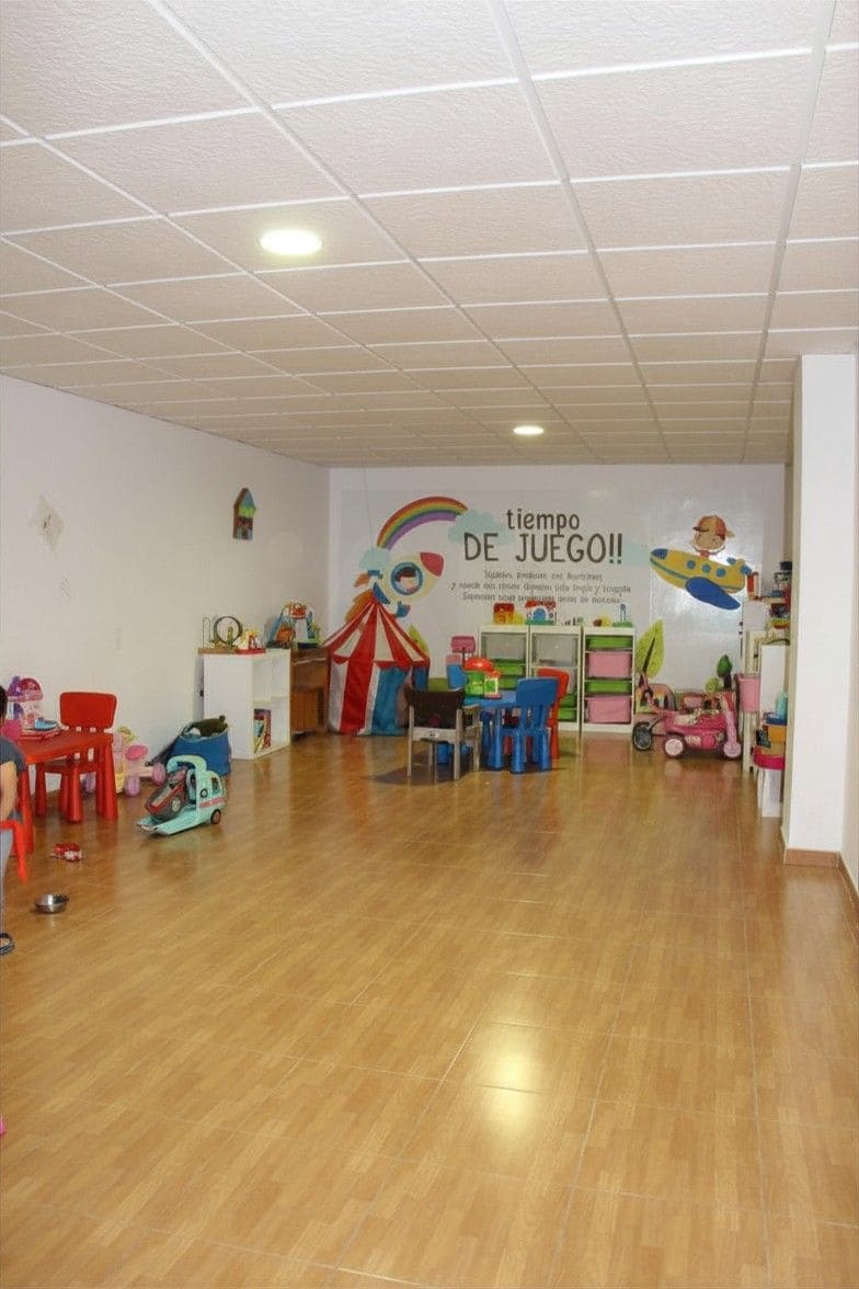 2 Zimmer Apartment zu verkaufen in Almeria Stadt mit Pool Garage - 175.000 € (Ref: 9988256)