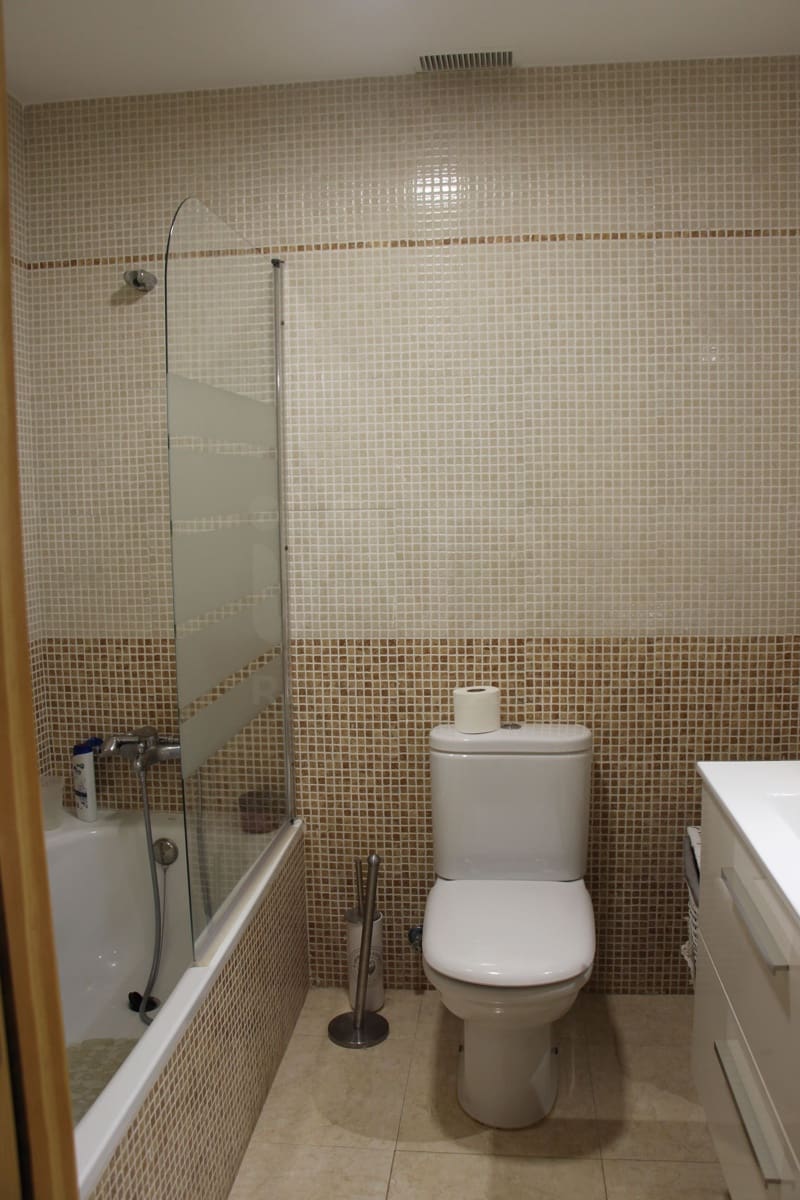 2 Zimmer Apartment zu verkaufen in Almeria Stadt mit Pool Garage - 175.000 € (Ref: 9988256)