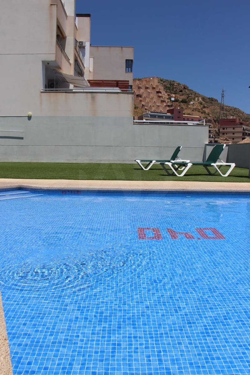 2 Zimmer Apartment zu verkaufen in Almeria Stadt mit Pool Garage - 175.000 € (Ref: 9988256)