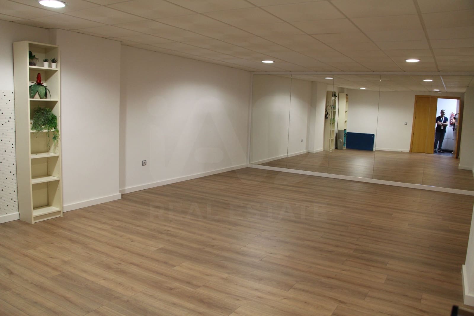 2 Zimmer Apartment zu verkaufen in Almeria Stadt mit Pool Garage - 175.000 € (Ref: 9988256)