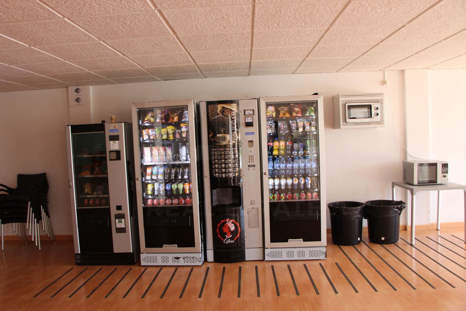 2 Zimmer Apartment zu verkaufen in Almeria Stadt mit Pool Garage - 175.000 € (Ref: 9988256)